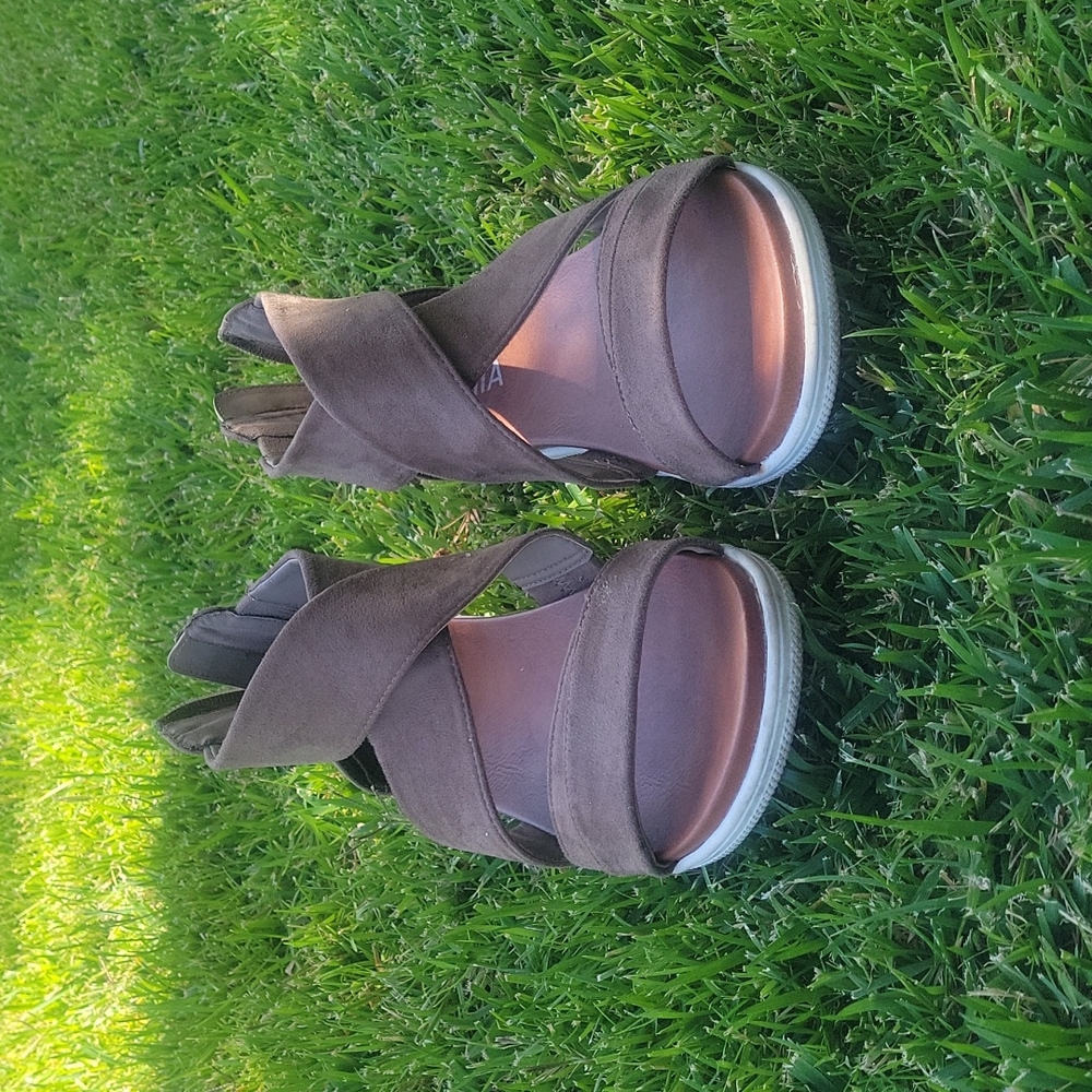 | MIA Sandals | Summer-ready sandals| Size  8.5| Color Brown | Like New|